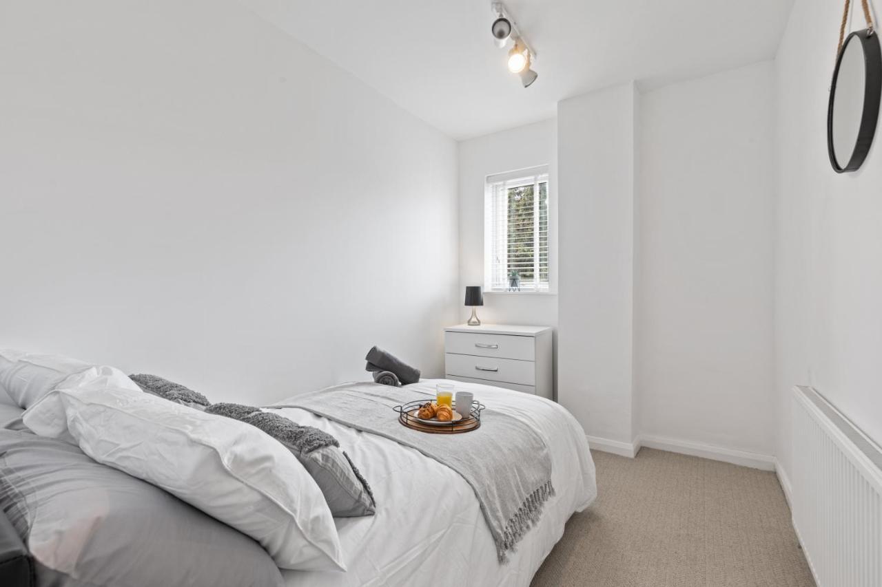Nuneaton - Ideal 3 Bedroom, Wi-Fi Parking, Sleeps 6 - Jrr Stays Buitenkant foto