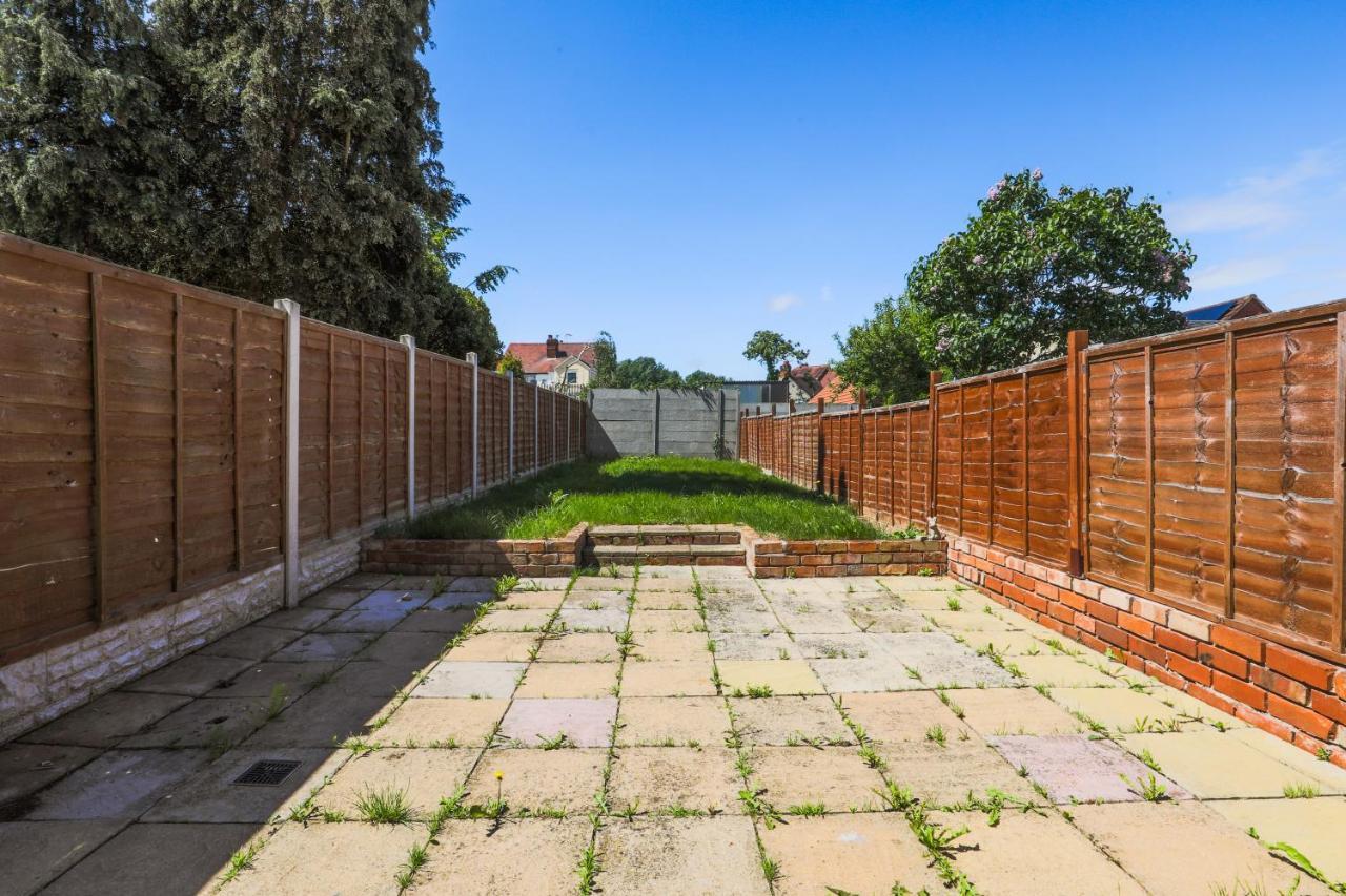 Nuneaton - Ideal 3 Bedroom, Wi-Fi Parking, Sleeps 6 - Jrr Stays Buitenkant foto