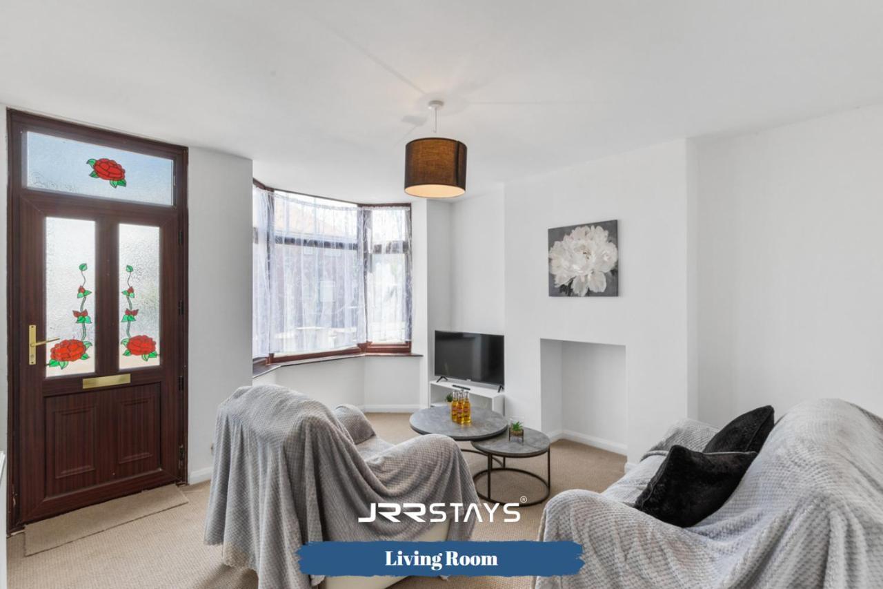 Nuneaton - Ideal 3 Bedroom, Wi-Fi Parking, Sleeps 6 - Jrr Stays Buitenkant foto