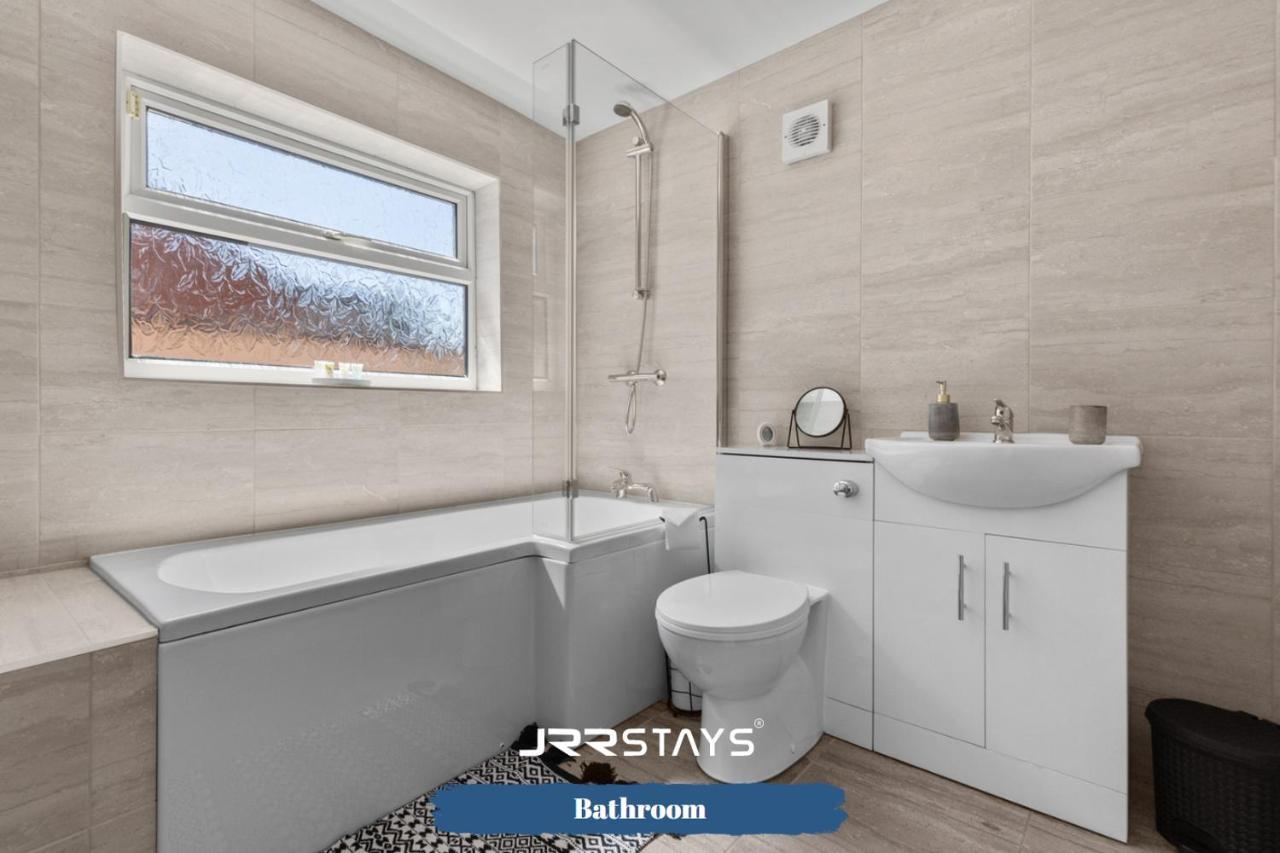 Nuneaton - Ideal 3 Bedroom, Wi-Fi Parking, Sleeps 6 - Jrr Stays Buitenkant foto